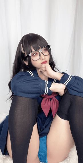 美女露出胸让男生狂揉_HD高清完整电影